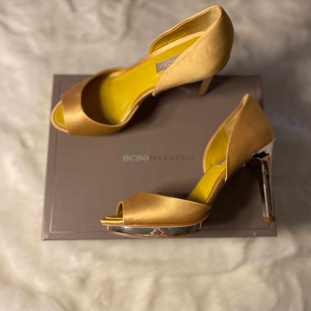 BCBG yellow shoe